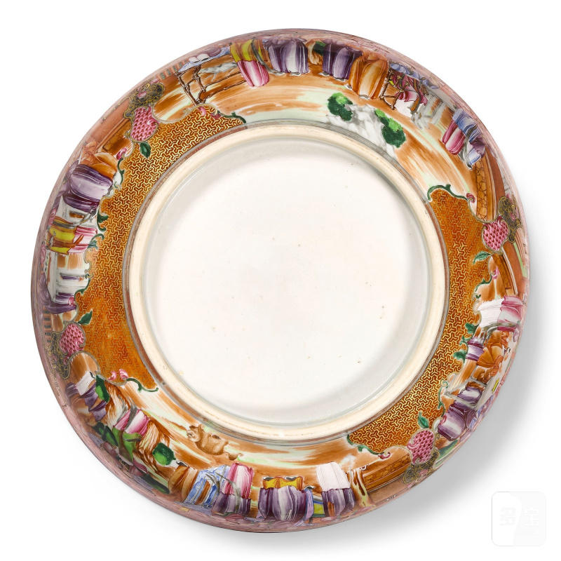 清乾隆 粉彩人物故事圖大盌 | A LARGE CANTON FAMILLE ROSE PUNCH BOWL - 图2